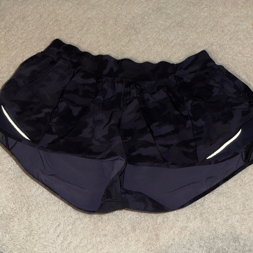 Lululemon black camo hotty hots 2.5